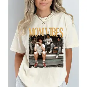 Black Woman Retro 90’S Mom Vibes Tshirt Sweatshirt, Sitcom Moms, Cool Mom Gifts, Thug Life Shirt, Unisex Sweater Pullover Tee
