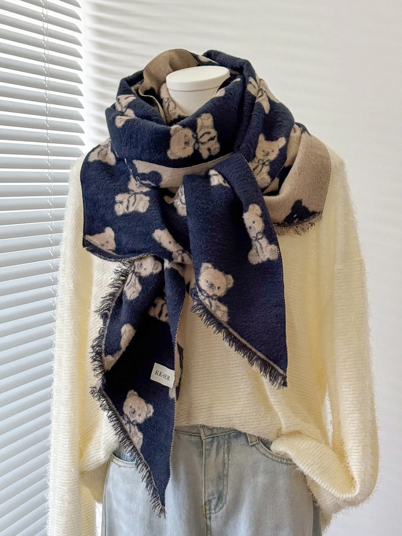 Unisex Bear Pattern Scarf, Soft Warm Woven Fabric, Casual Fitted Design, Boho Style Scarf, Fashion Accessory for All Seasons, Trendy and Versatile