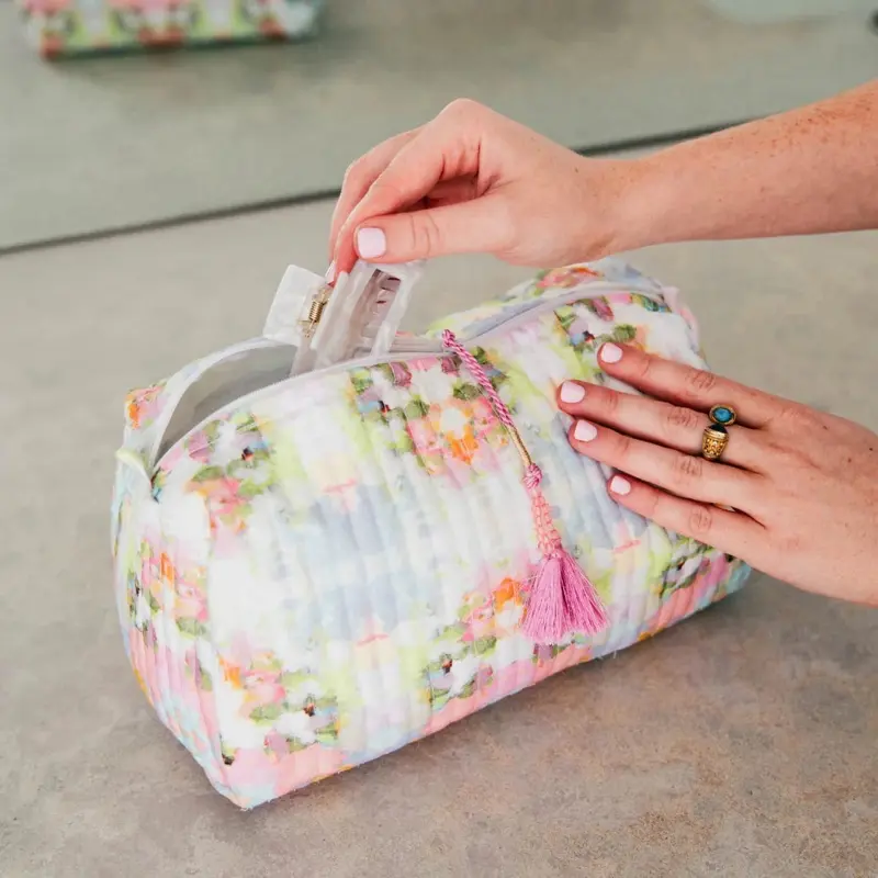 Laura Park Brooks Avenue Large Cosmetic Bag makeup bag makeup bag Portable Cosmetic cosmetic bag designer  wash Large Wide-Open Quilted Waterproof Travel new make