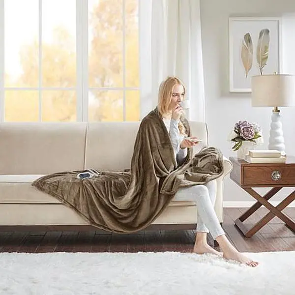 Simmons� Mattresses Beautyrest Heated Plush Knitted Microlight Oversized Throw - Mink