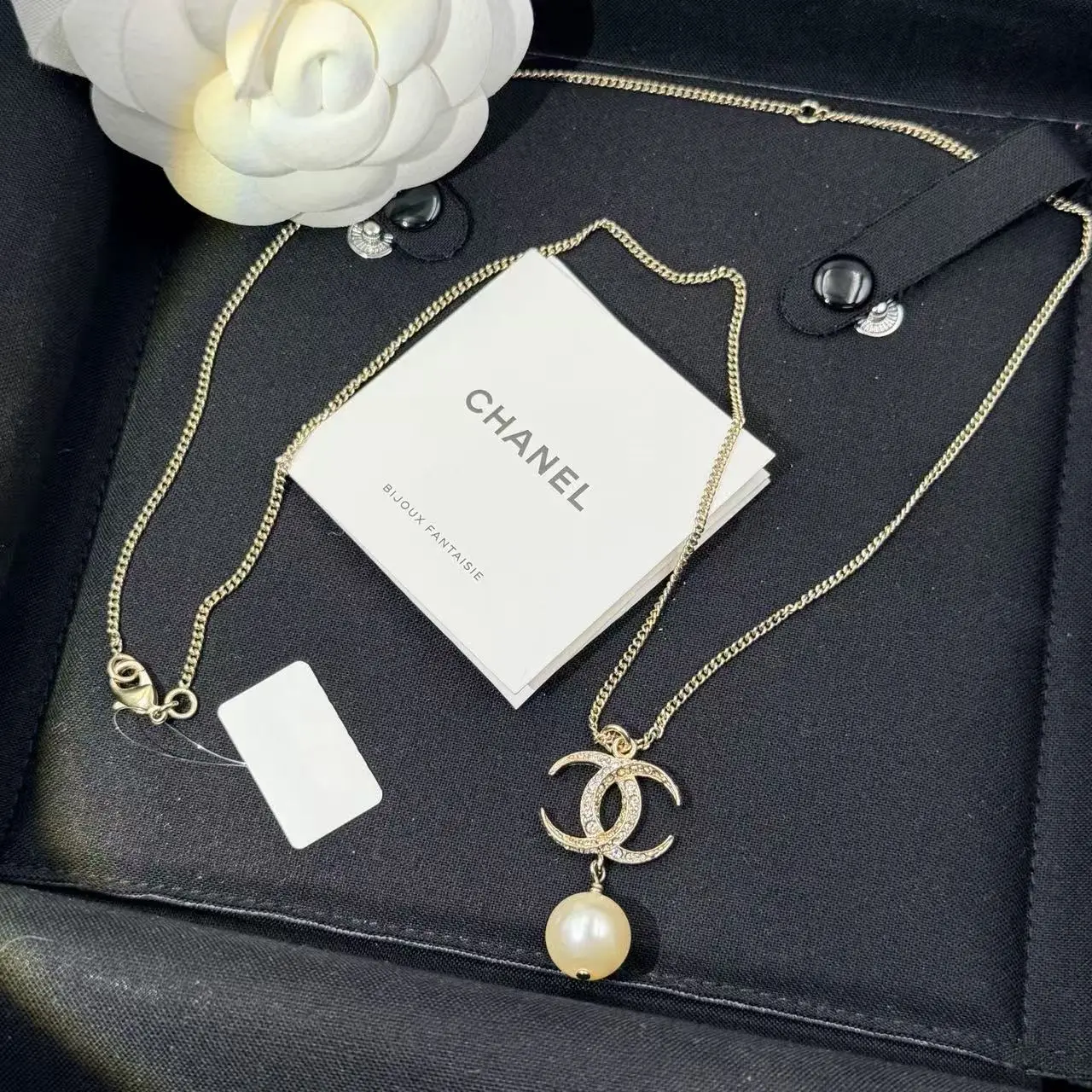 Pre-owned Chanel CC Pearl Drop Moondance Soft Gold Necklace 0514GIA
