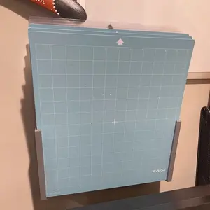 Cricut cutting mat holder. Easy simple storage! Holds 6 cutting mats.