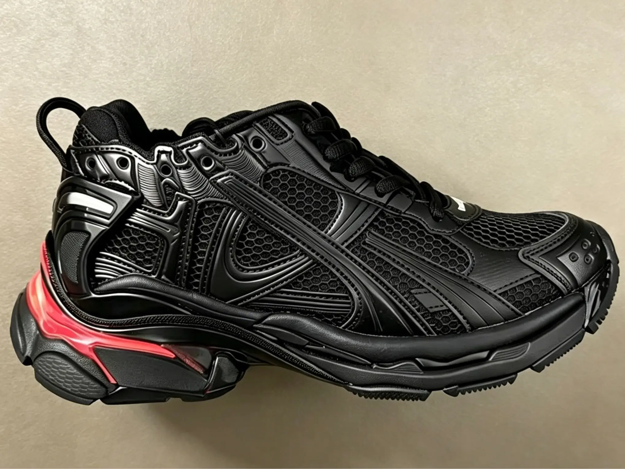 luxury trendy 1.0 Runner dad shoes with LED unisex high quality rechargeable running chunky trainers size 35-46 for men and women designer height increasing worn-out effect casual sneakers 11 lighting modes streetwear shoes