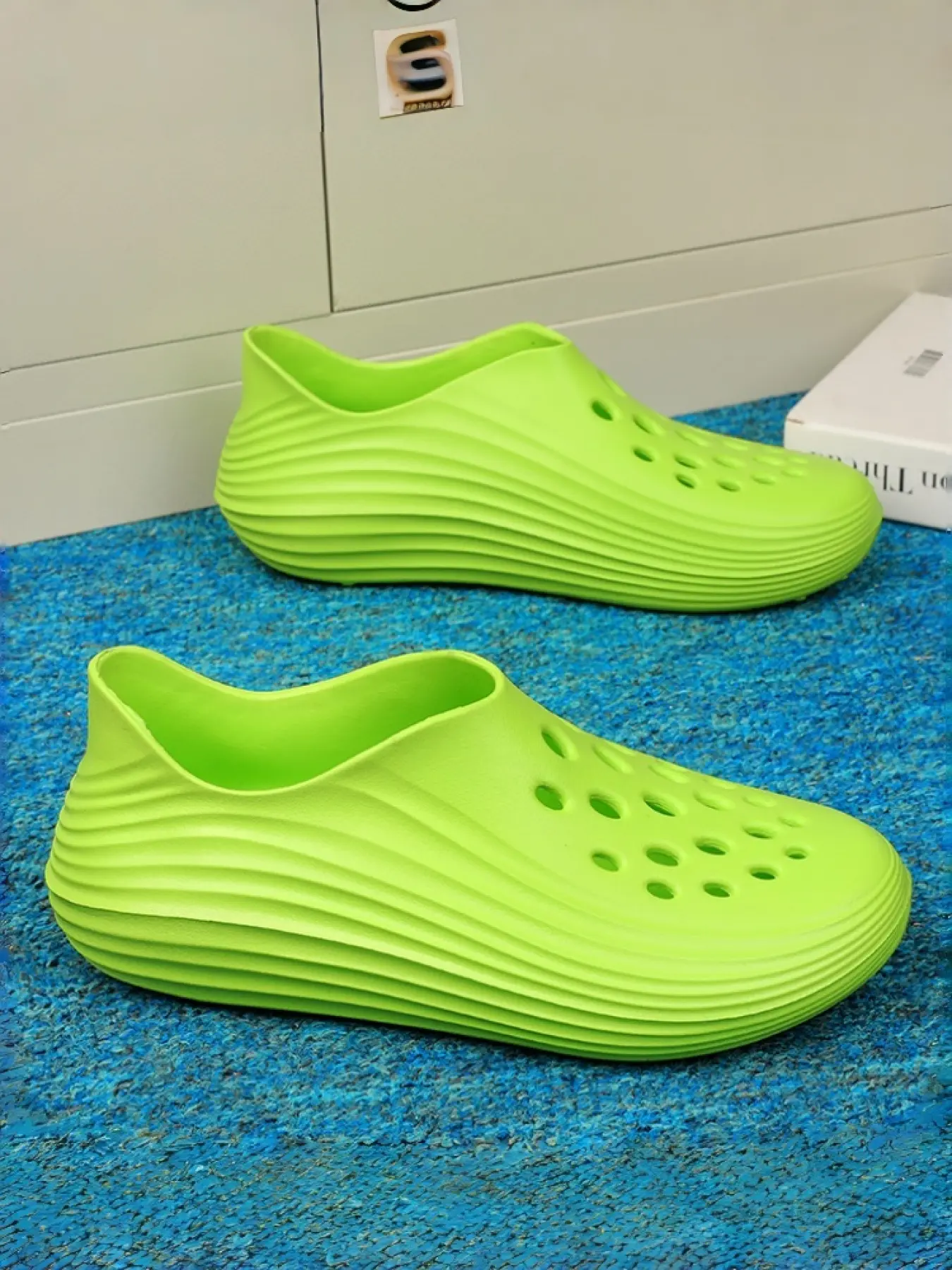 1 Pair 5-Color Daily Casual Clog Shoes (39-46 Men's Sizing) - EVA Upper + EVA Outsole + Breathable Hole Design, For Daily Casual Outfits, Breathable & Comfortable, Lightweight & Versatile, Trendy & Casual, Non Slip Clogs