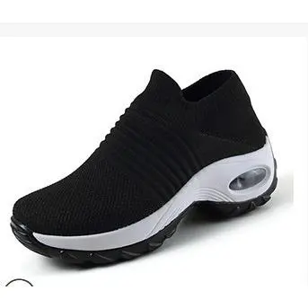 1839 Black and White