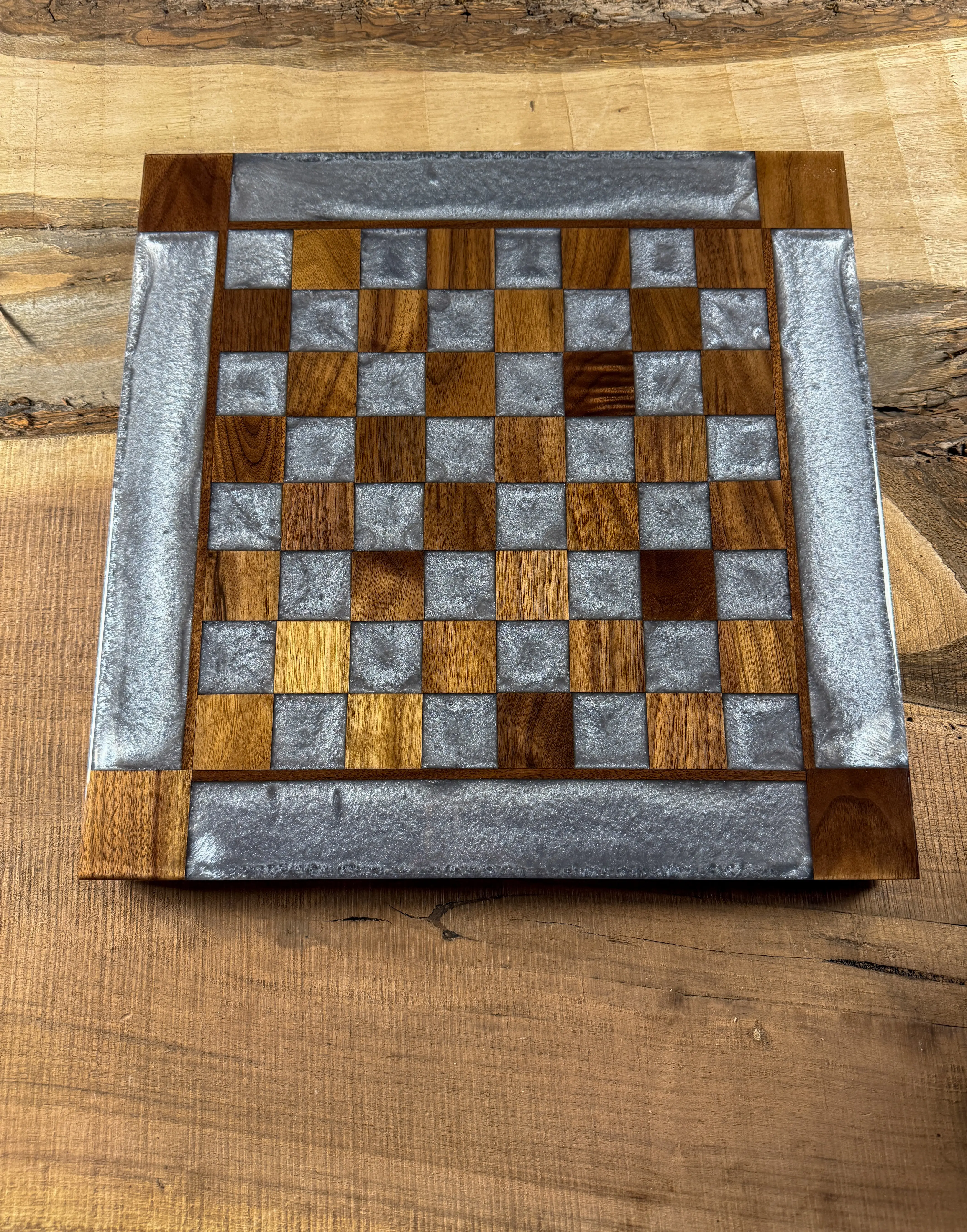 Silver Cloud Walnut Chess Board (Chess Set Included) Silver Cloud Walnut Chess Board (Chess Set Included)