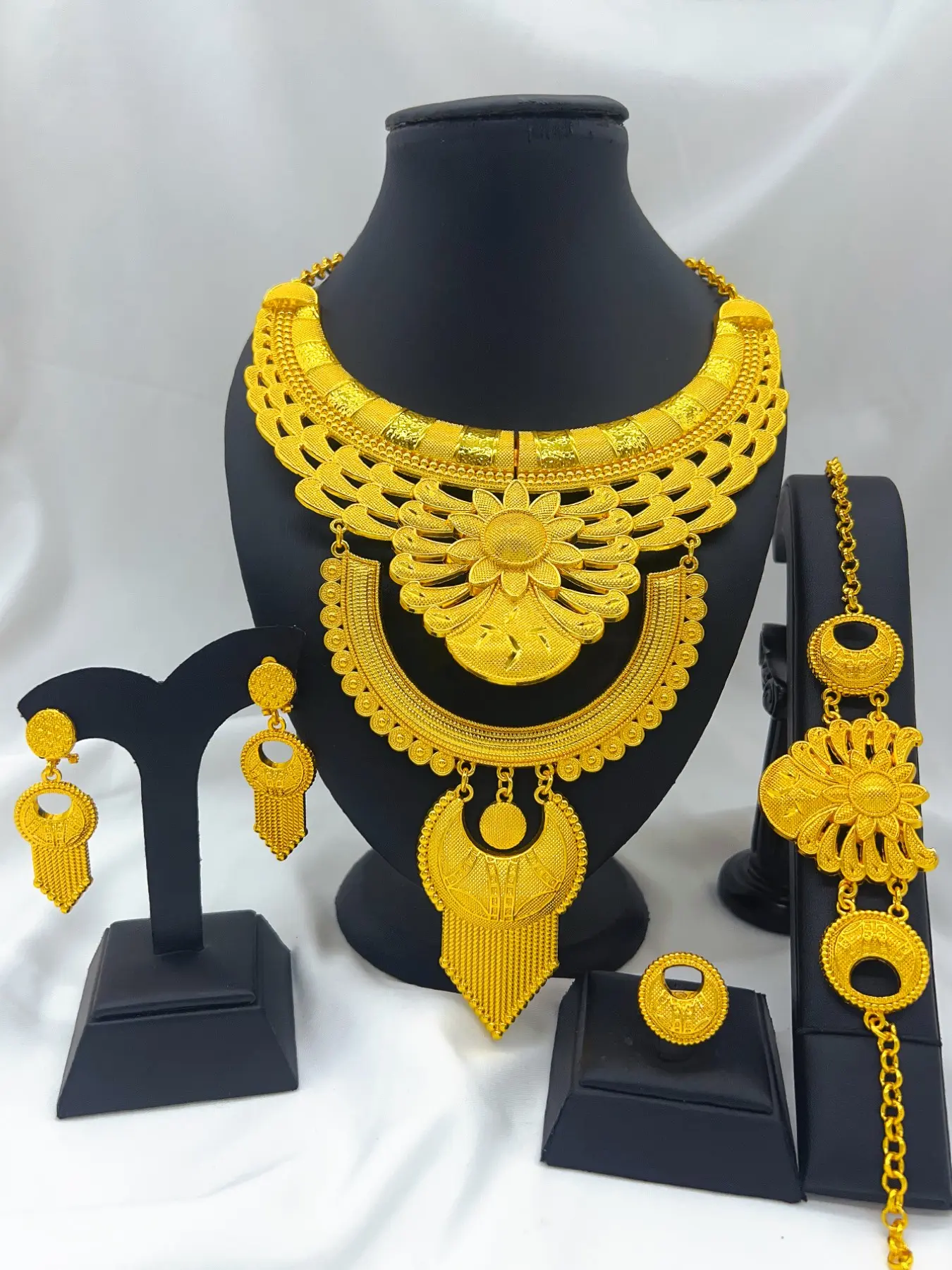 4-Piece African Gold-Plated Jewellery Gift Set, Dubai Large Necklace Bracelet Ring Earrings, Perfect for Parties and Gifts