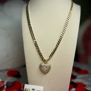 Set Corazón Brillante con Cadena y Aretes