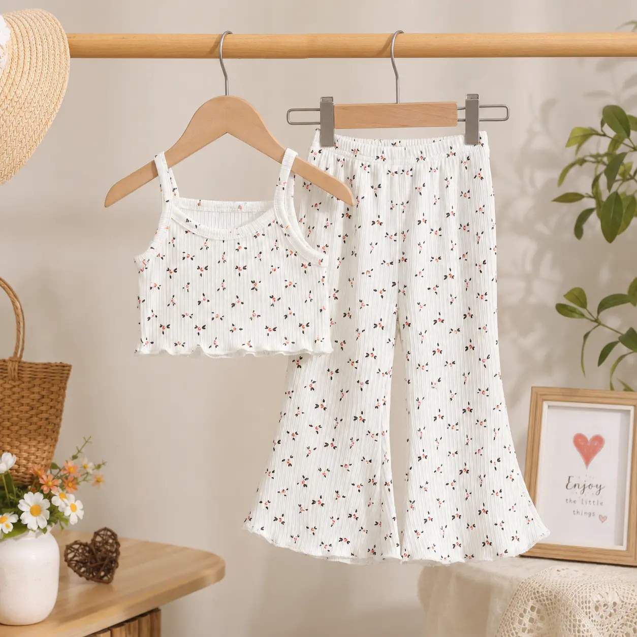 2 Pcs Toddler Floral Outfits, Baby Girl Sleeveless Spaghetti Strap U-shaped Neck Tank Top + Flared Pants (White)