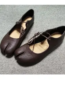 New Women's Toe Separators Shoes, Fashion Tie Strap Soft Sole Pig Foot Ballet Flats, Low Heel Mary Jane Single Shoe