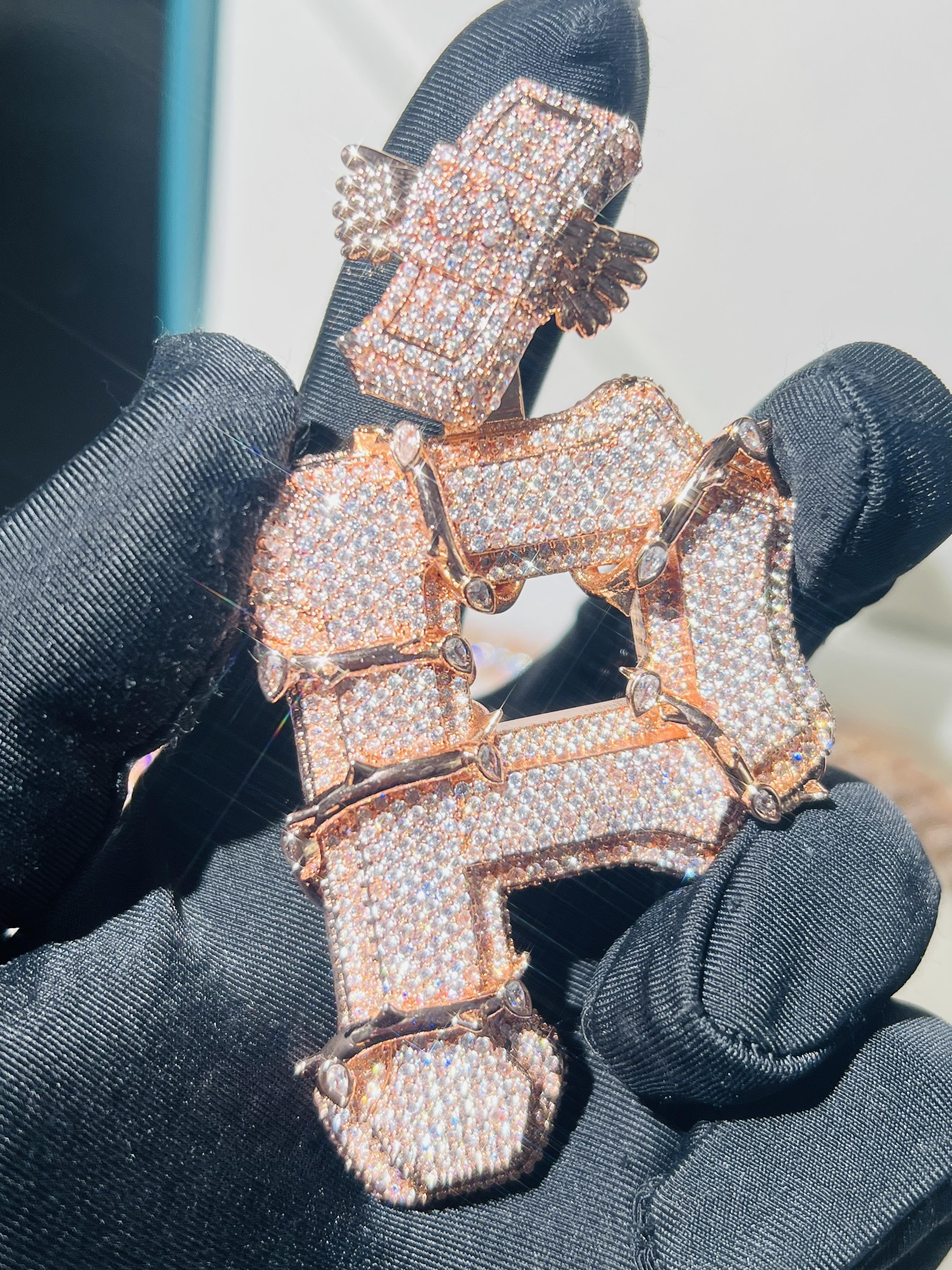 Luxury letter P pendant hip-hop jewelry iced diamond pendant VVS custom long stick iced diamond luxury high-end dynamic initial pendant fashion trendy high-end style pendant