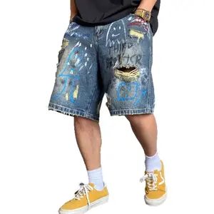 American-style trendy hand-painted graffiti print ripped denim shorts for men, new summer fashion loose-fitting knee-length jeans