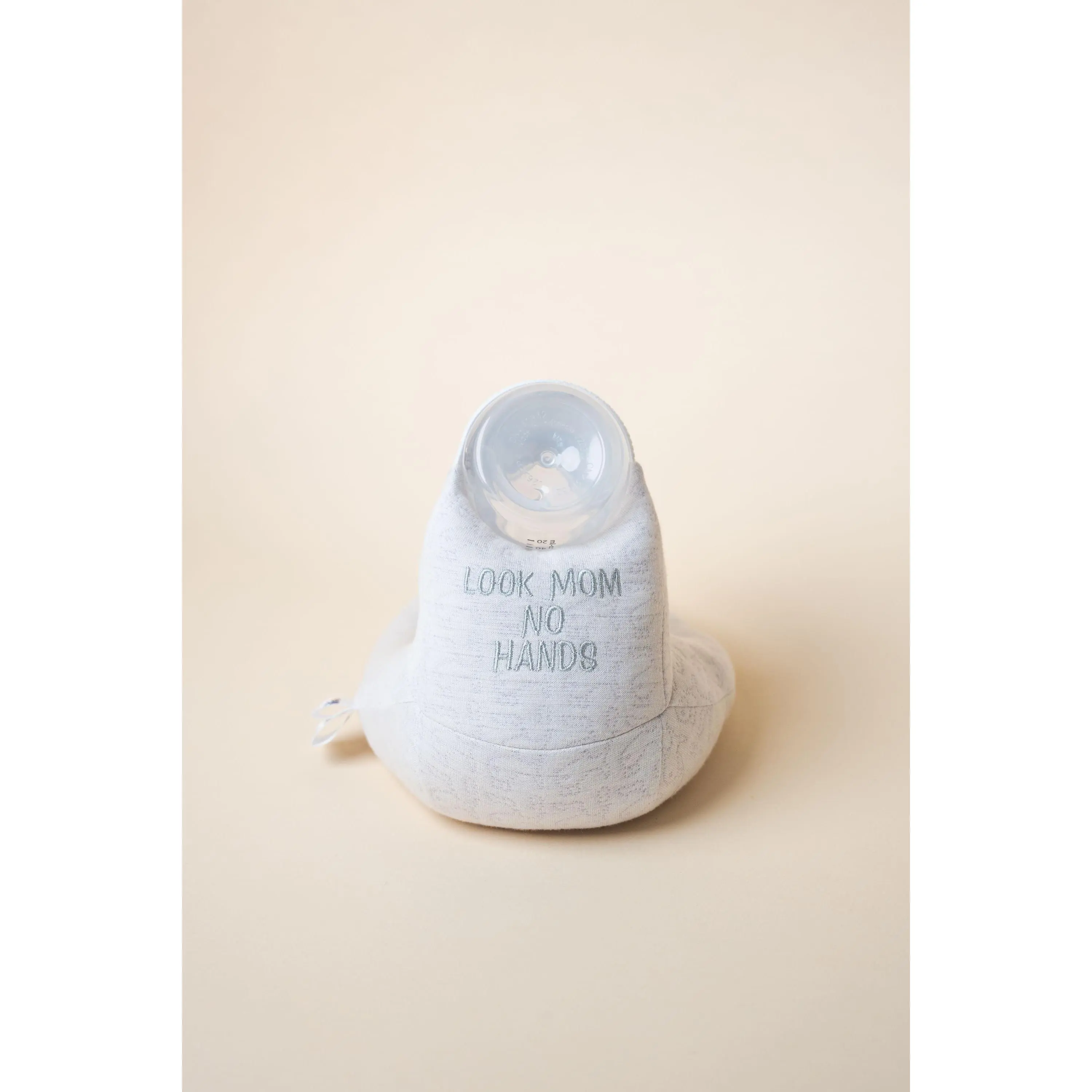"Look Ma No Hands" Slogan Baby Bottle Holder "Look Ma No Hands" Slogan Baby Bottle Holder
