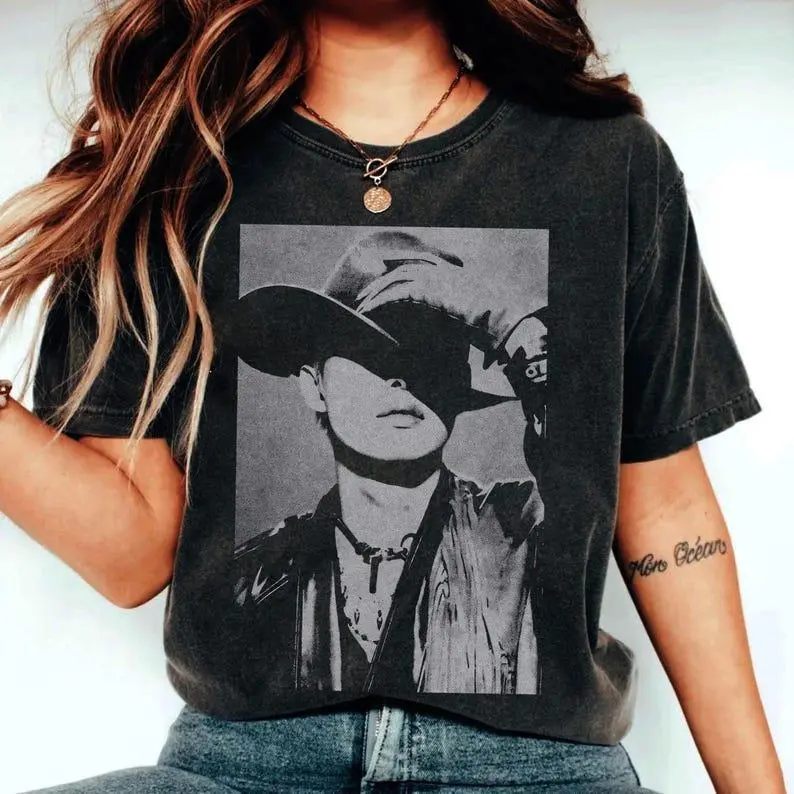 Vintage Cowboy Man Retro Concert Album World Tour 2025 America Cotton Unisex T-Shirt – Gift for Music Fans & Lovers