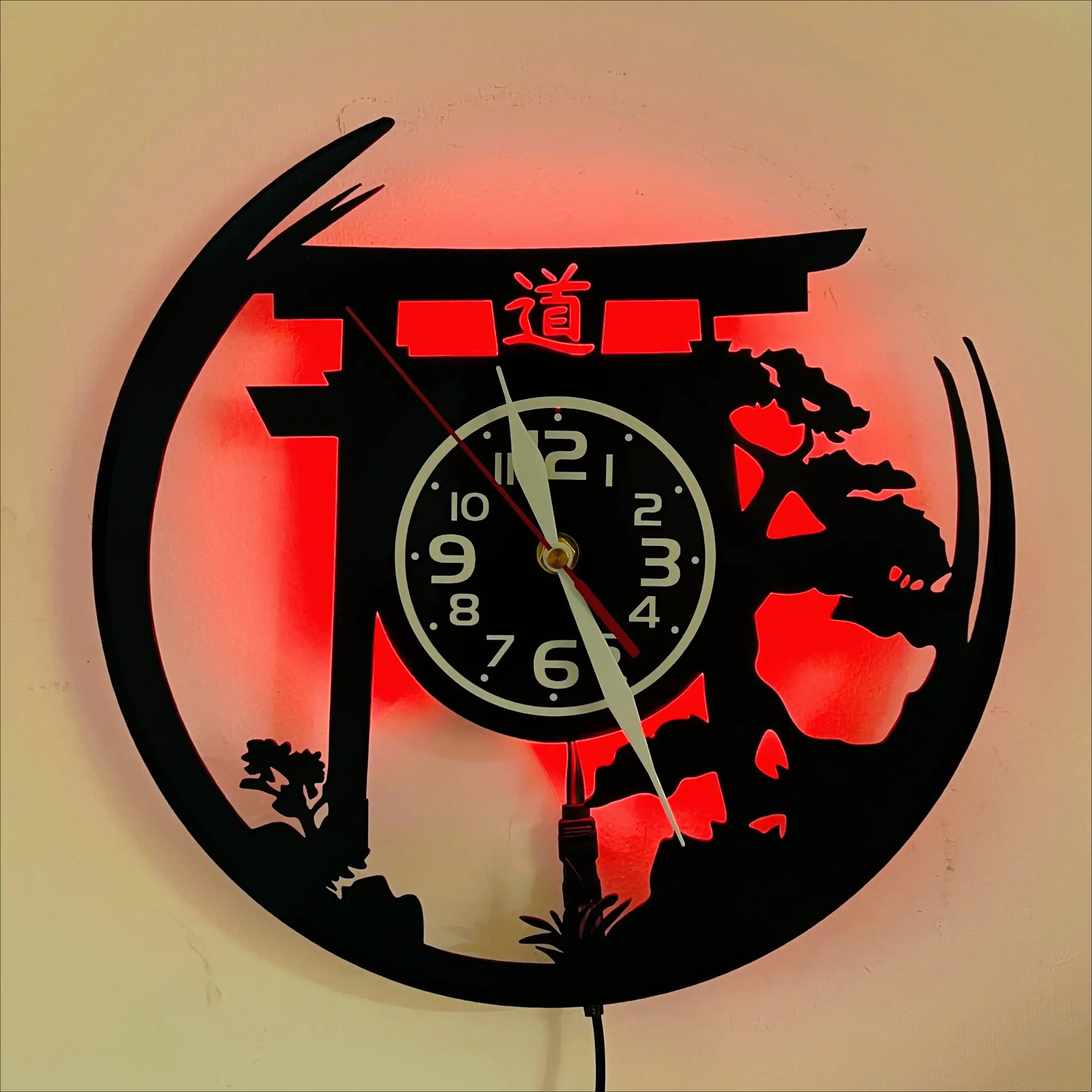 1pc Art Revival Japanese Bonsai Tree Torii Gate Vinyl Wall Clock with 7 Color LED Lights, Led Wall Clocks, Decorative Wall Clock, Lighted Wall Clock, Elegant Indoor and Outdoor Hanging Decor, Unique Gift Idea