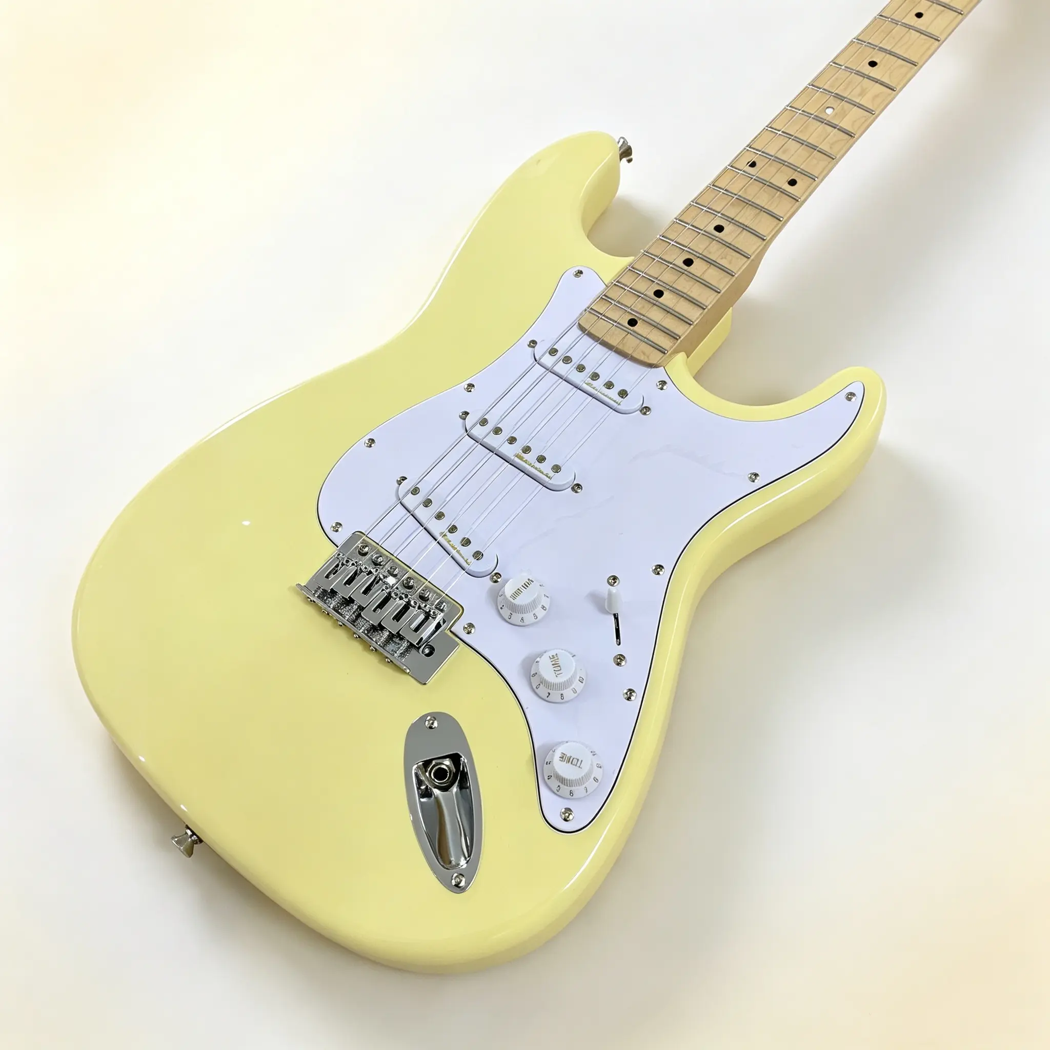 ST Stratocaster Shape Solid Wood Electric Guitar - Buttery Yellow Finish, Maple Body/Neck/Fretboard, SSS Pickup, Chrome Hardware, 21 Frets, Natural Tones, Rich Full-Bodied Sound, Comfortable Play Sessions, Music Accessories, Stage Presence Enhancement