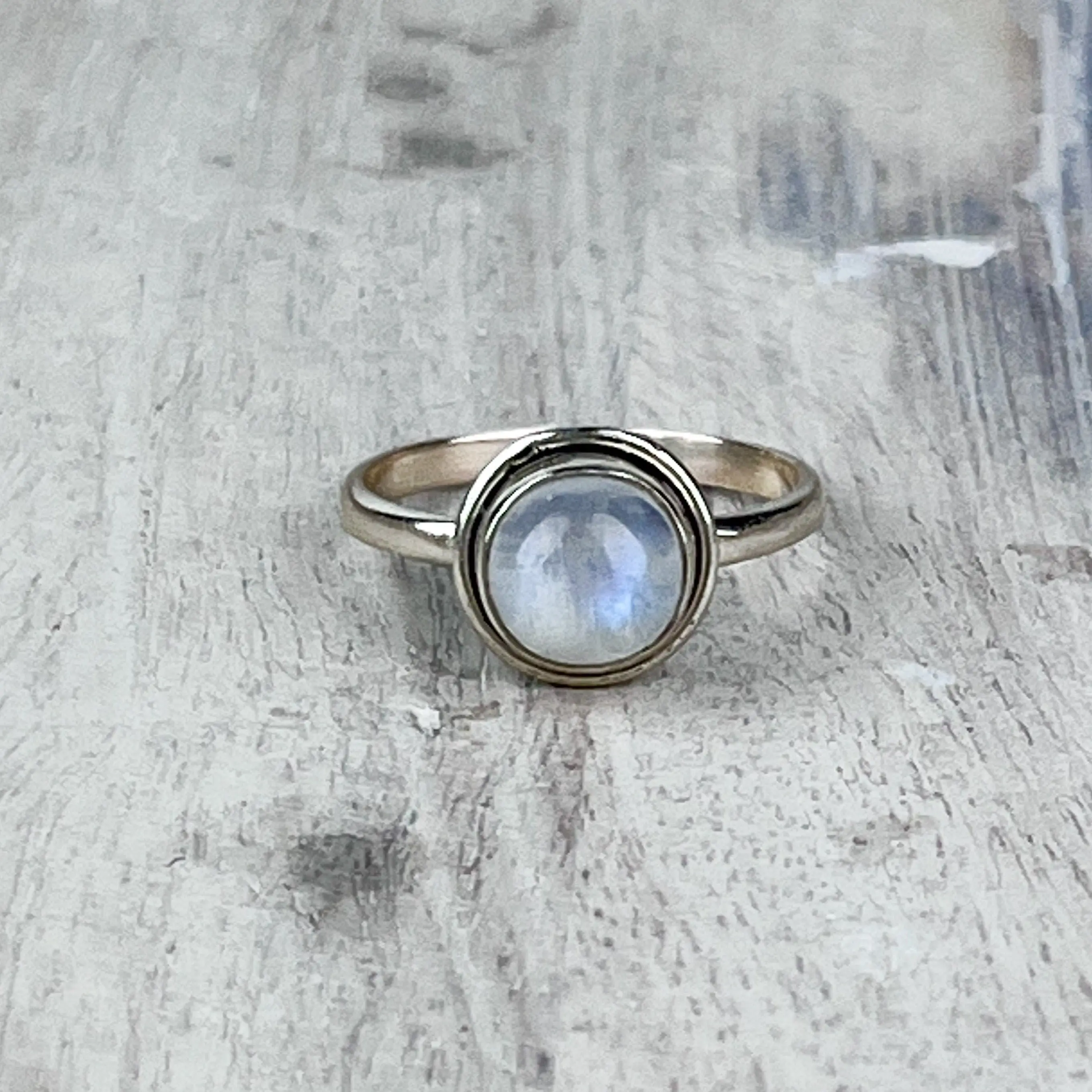 Minimalist Rainbow Moonstone Ring in 925 Sterling Silver – Simple & Elegant Crystal Jewelry for Emotional Clarity and Inner Peace