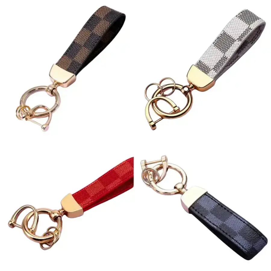 Universal Leather Print Car Keychain, Metal Horseshoe Shape Key Ring Holder, Durable Stylish Auto Accessory for Men Women, Ideal for Daily Use, Travel, Christmas, Thanksgiving, Birthday & Valentine's Day Gifts