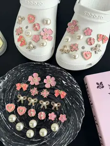 22 Piece Girl Hole Shoe Clip Set, Flower Bow Pearl Decorations, Trendy Hole Shoes Accessories, Fashionable Girls Footwear, Shoe Decoration Charms