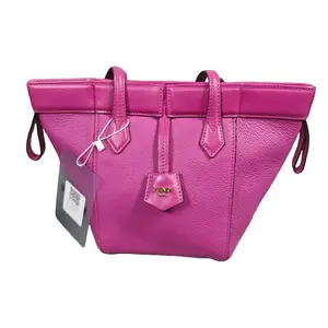 Pre-owned FENDI leather Crossbody Bags Pink single shoulder handbag with gold logo