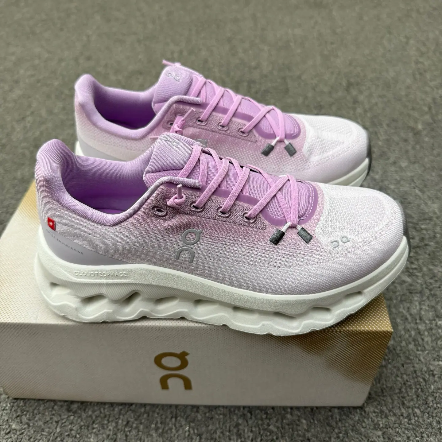 Unisex Pink Purple Gradient Running Sneakers, Breathable Gradient Knit Mesh Upper Hollow Chunky Cushioned Sole, Lightweight Non‑Slip Athletic Shoes for Jogging, Gym Workout, Outdoor Walking & Daily Casual Wear