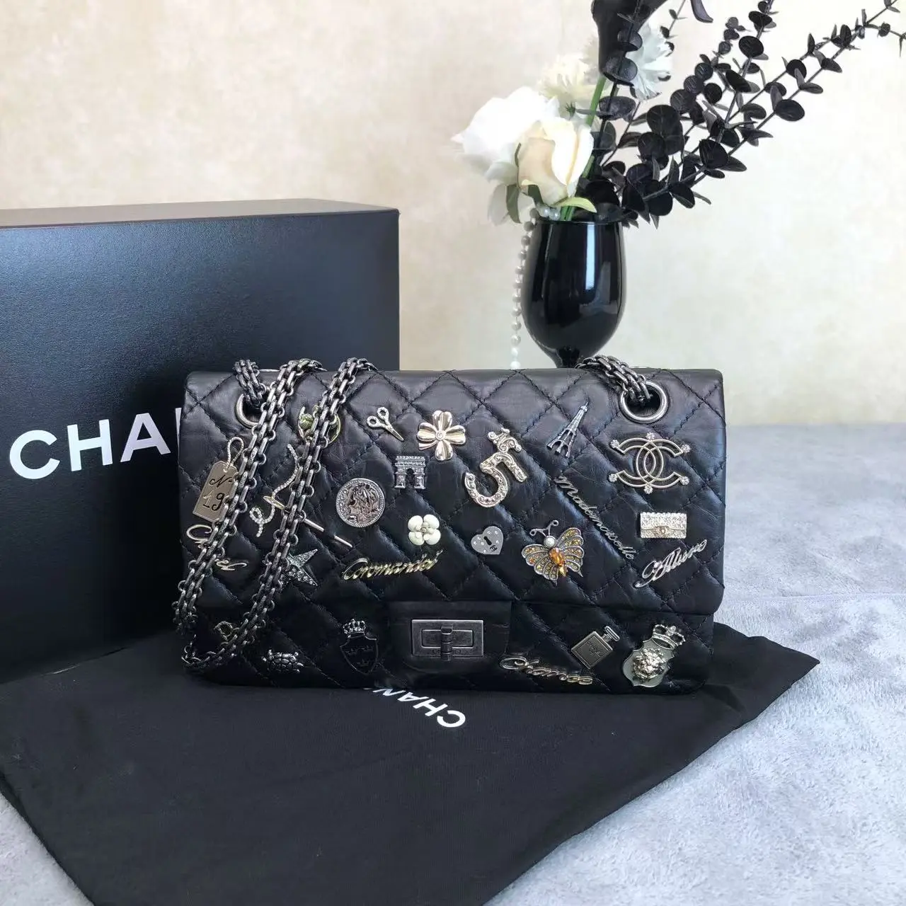 Pre-owned CHANEL leatehr Crossbody Bags [Week 23 WUTW] 2.55 Reissue Lucky Charms Medium Flap Bag 727778