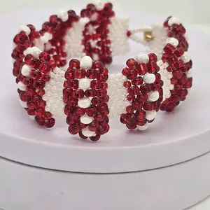 Pulsera Tejida para Orisha Chango with Red and White Beads, Elegant Design