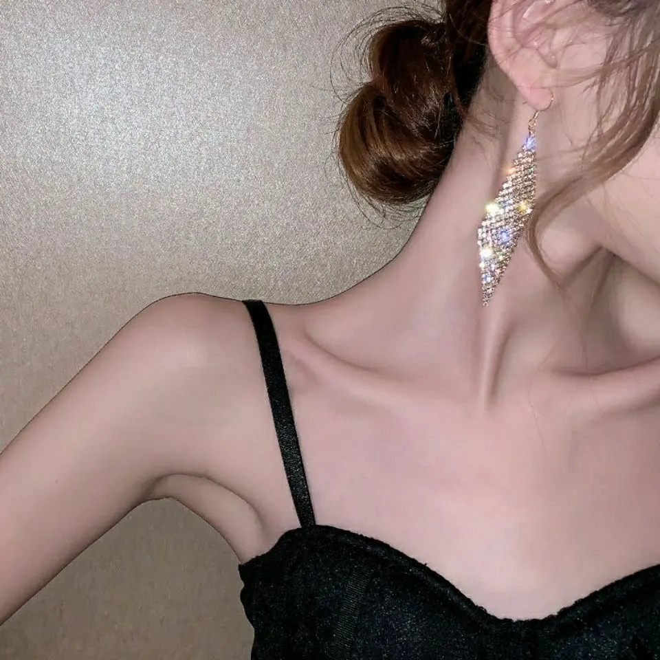 Shimmering Net Crystal Rhombus Dangle Earrings, Silver Plated Fish Hook Long Tassel Earrings for Bridal Banquet Club