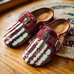 Retro-style pattern, comfortable strapless lace-up slip-on slippers, suitable for women's wear, suitable for indoor and outdoor use.