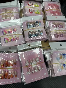 Una(14448)gc.40$ get 20 pairs of random coffin or square shape nails. We have different styles.