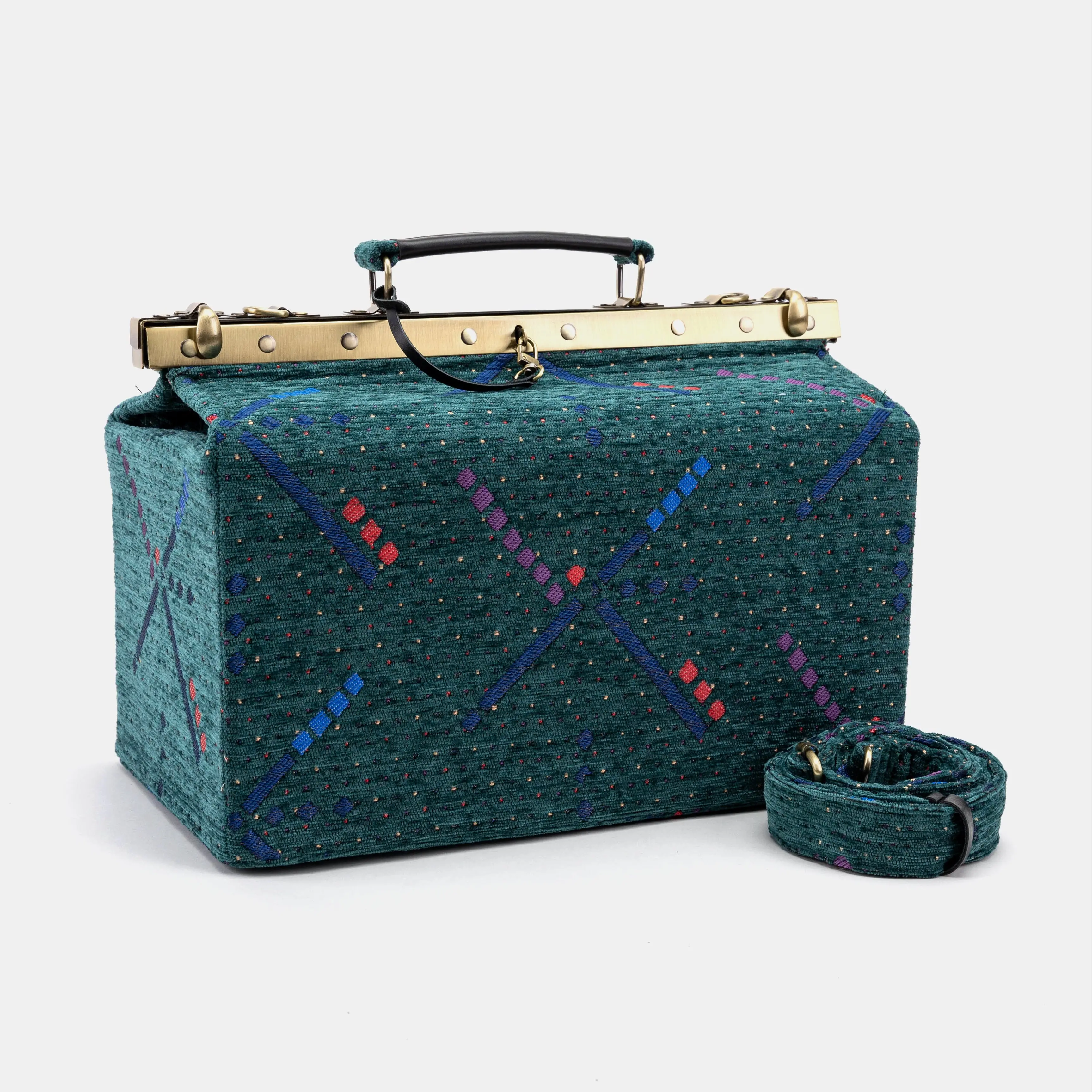 PDX Portland Airport Genevieve Carpet Gladstone Bag