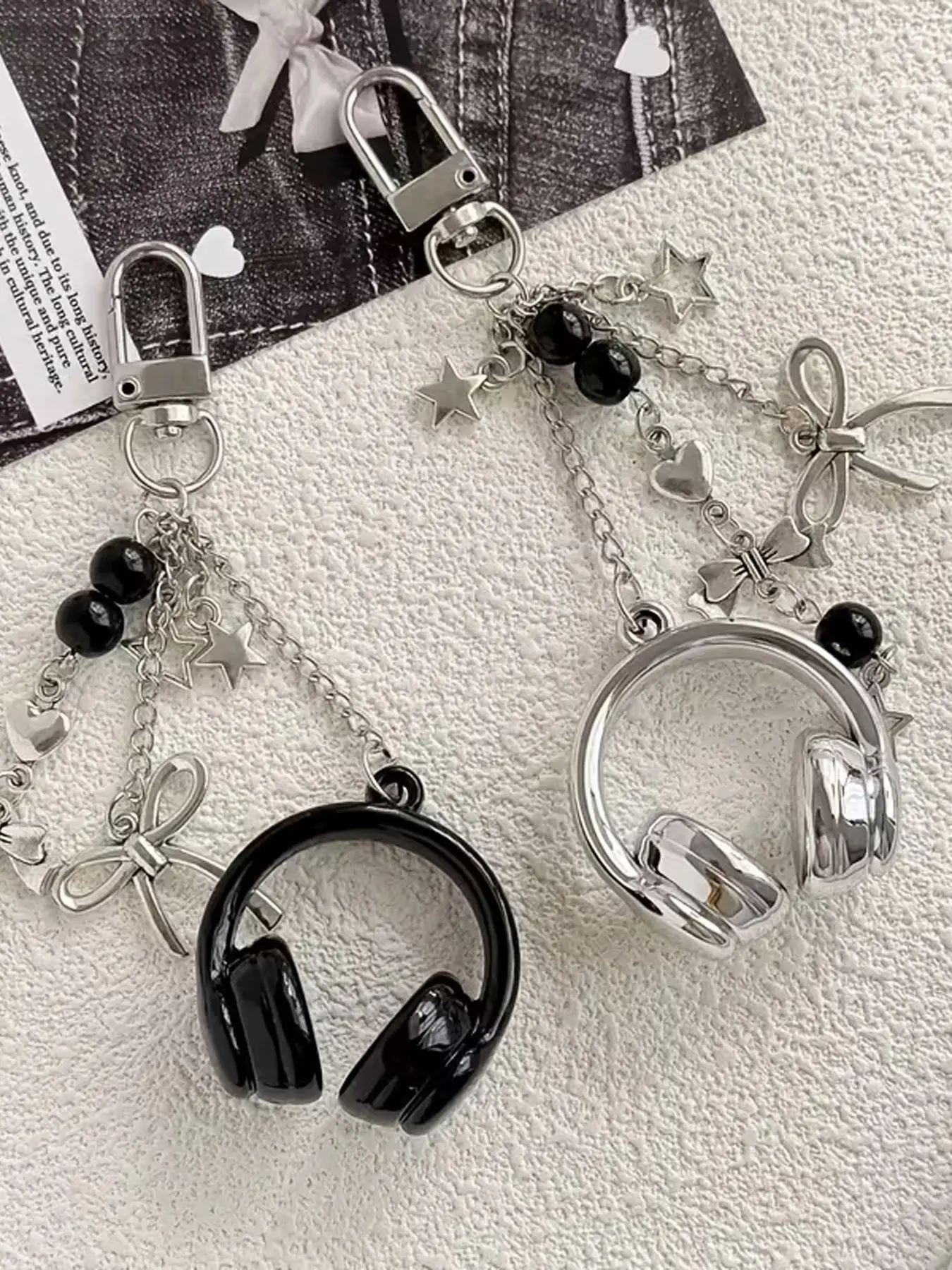 Y2k Style Headphones-Shaped Bead Pendant, Keychain Accessories, Beaded Keychain, Keychain For Purse, Featuring 3d Headphones With Black Bead Chains, Star And Bow Pendants, Suitable For Decorating Keys, Backpacks, Accessory For Commuting And Going Out