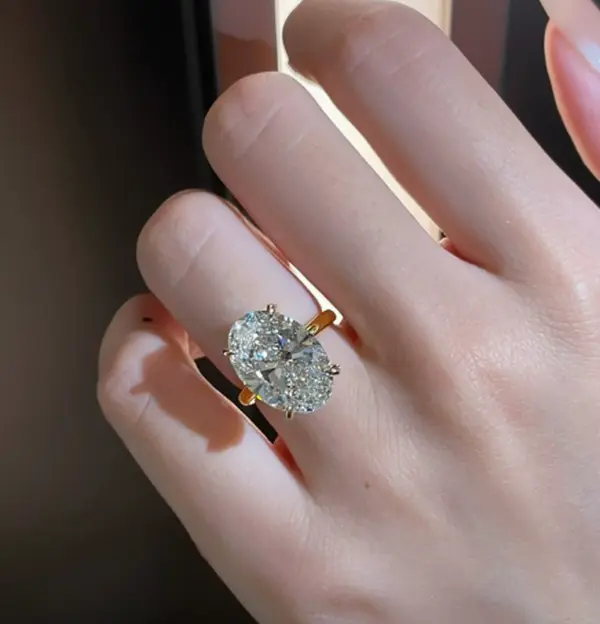 Women's Costume Jewelry Ring - Exaggerated Oval Large-Carat Lab-Created Simulated Diamond, French Minimalist Starry Sky Pigeon Egg Design for Proposal & Wedding