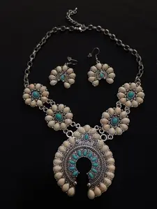 Vintage Southwestern Naja Necklace and Earring Set - 004