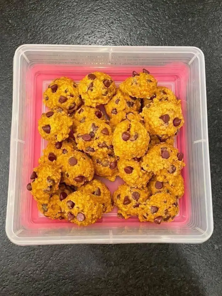 Tupperware Snack Stor Square - ideal for baked goods, snacks and deli items