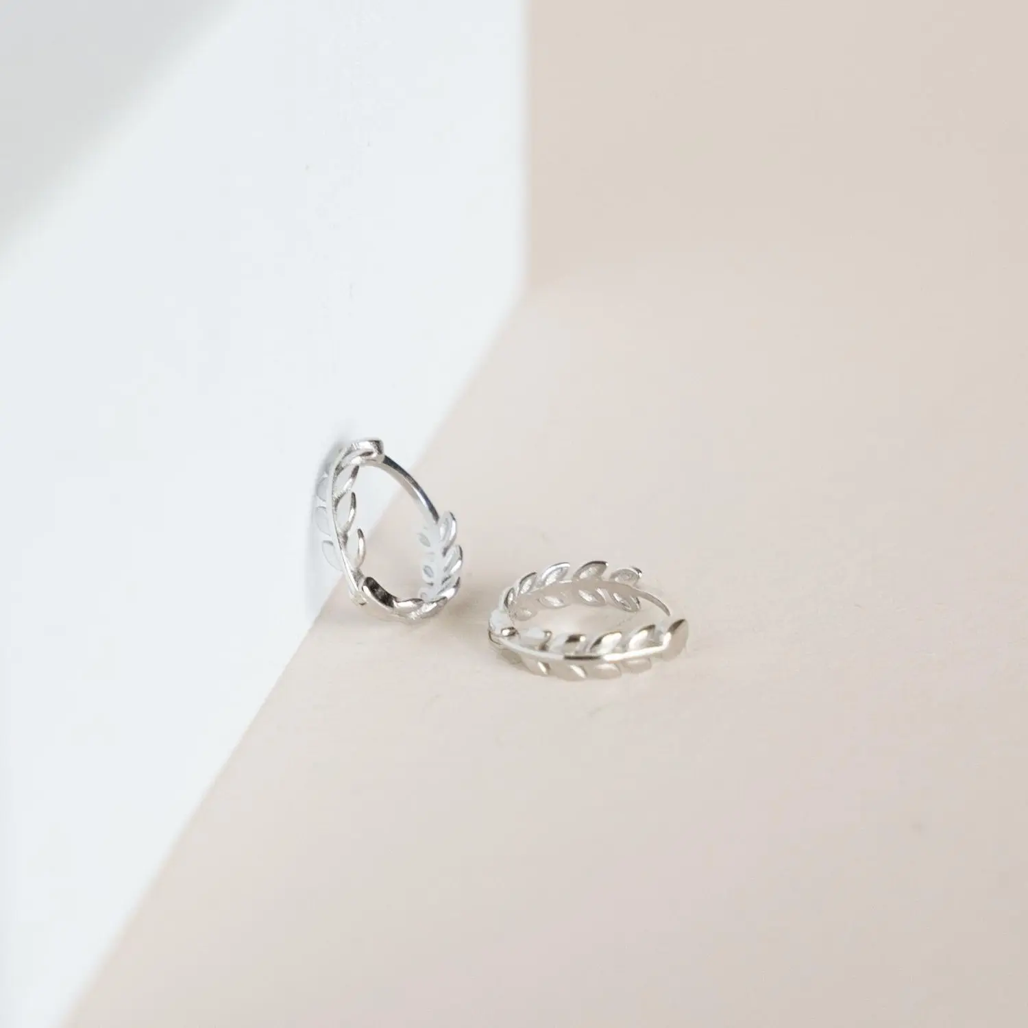 modmints Dainty Leaf Huggie Hoop Earrings - Artificial Gemstone Accent Hoop Jewelry,summerwins