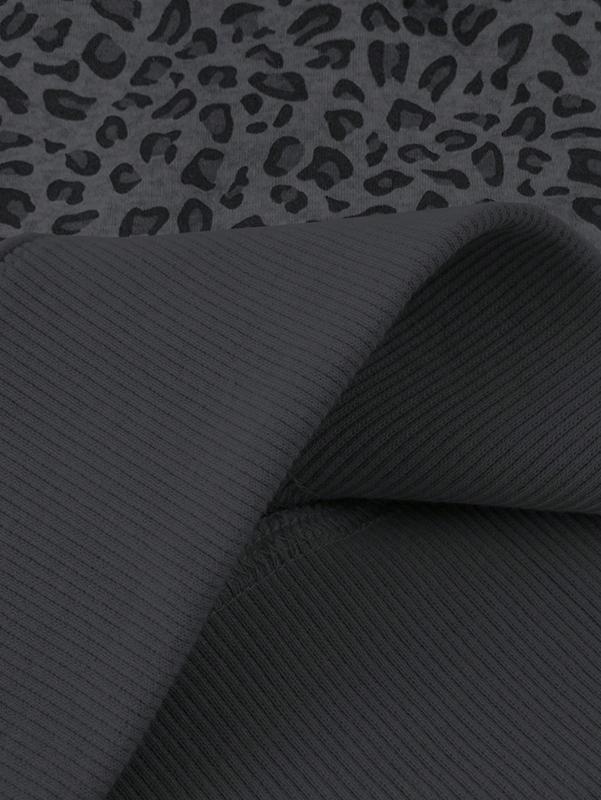 Cozy Leopard Print Crew Neck Sweatshirt for Women Casual Loose Fit Long Sleeve Pullover Soft Warm Daily Top Trendy Fall Winter Outfit