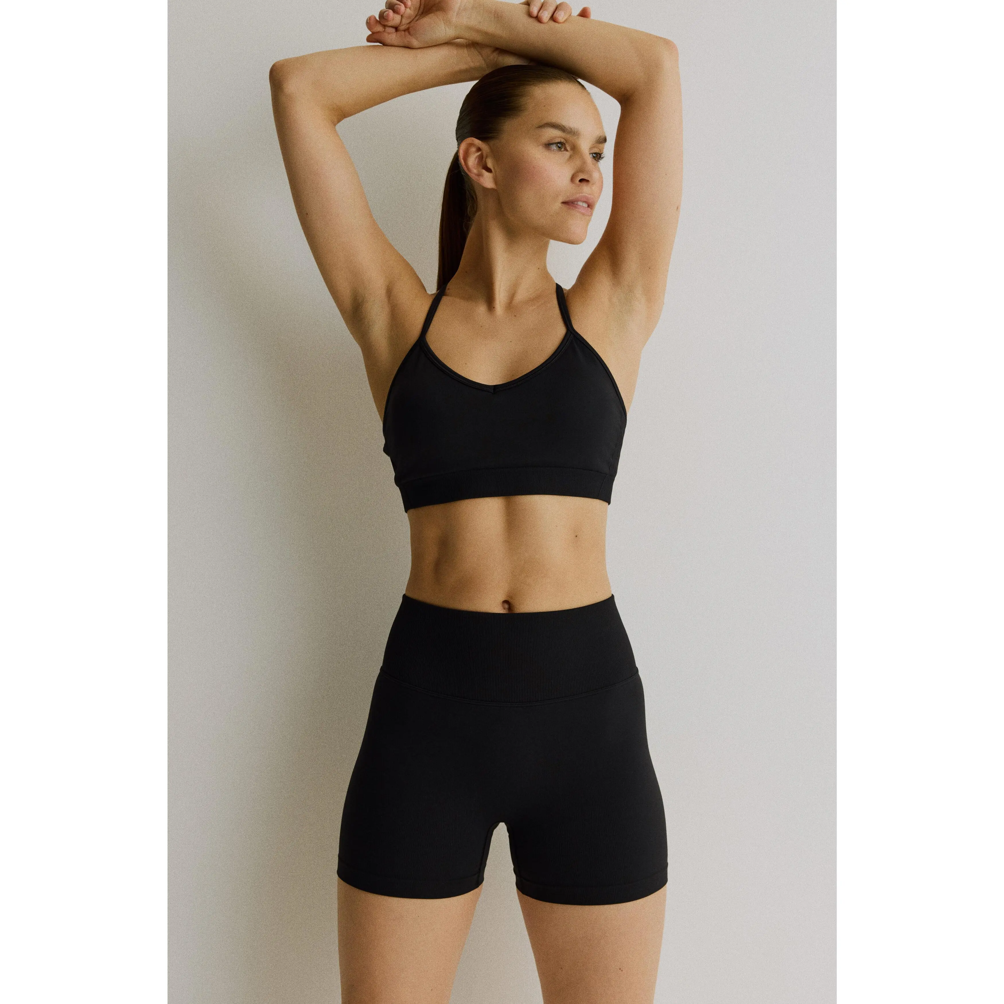 H&M Seamless scrunch hotpants with DryMove™