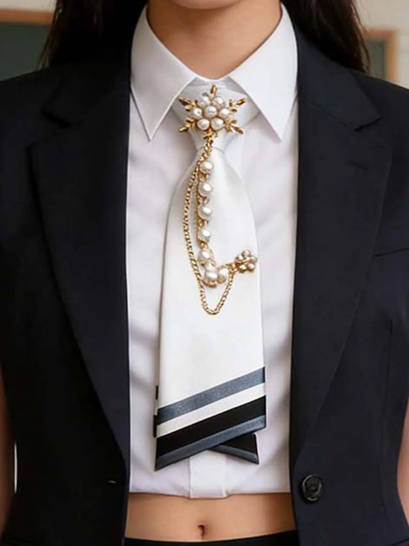 Pre-Tied Imitation Pearl Tie, Metal Necklace Accent, Satin School Tie, Essential for Shirts, Uniforms, Parties, Graduation, Daily Wear, Plain Ties