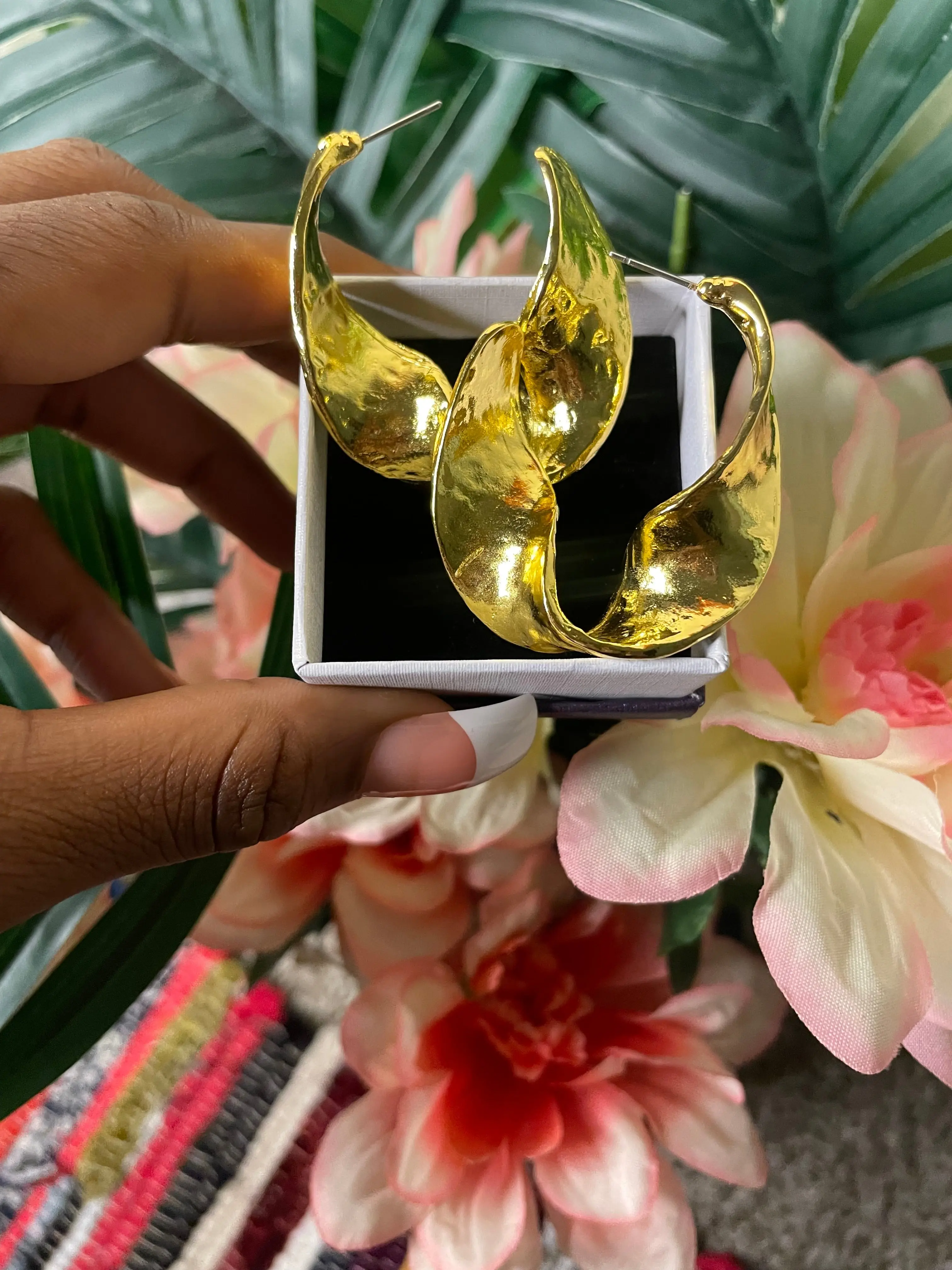 ebony earrings ✨