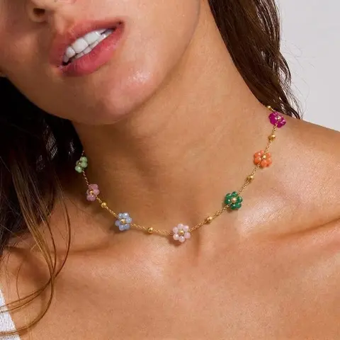 Women's 14K Gold-Plated Stainless Steel Minimalist Daisy Pendant Necklace Set - Dainty Choker, Female Cute Daily Wear Necklace, Christmas Ideal Choice Costume Jewelry