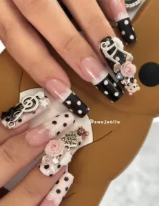 Elegant Polka Dot Nails – Black and pink contrast with lace accents, 3D roses, teddy charms, and musical, romantic kawaii vibe