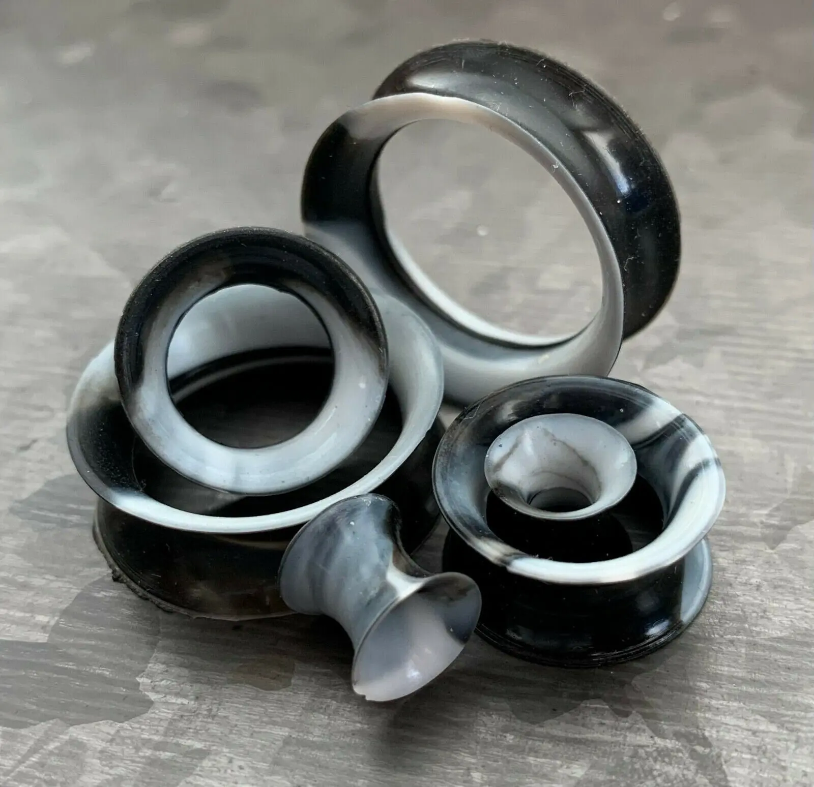 PAIR Black & White Swirl Ultra Thin Silicone Double Flare Tunnels/Plugs - Gauges