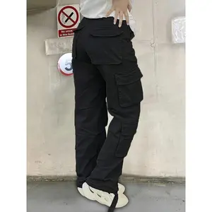 Women’s high-waisted wide-leg cargo jeans in vintage style—perfect for casual outings; women’s denim trousers with pockets