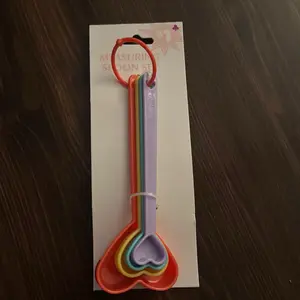 Heart Shaped Plastic Measuring Spoons, BPA-Free Kitchen Utensils for Baking, Cooking, and Food Portioning
