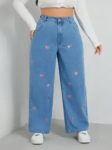 【Plus Size】 Heart Embroidery Pocket Denim Pants, Casual Fashion Comfy Wide Leg Graphic Jeans for Daily Outdoor Wear, Women Plus Clothing for Spring & Fall