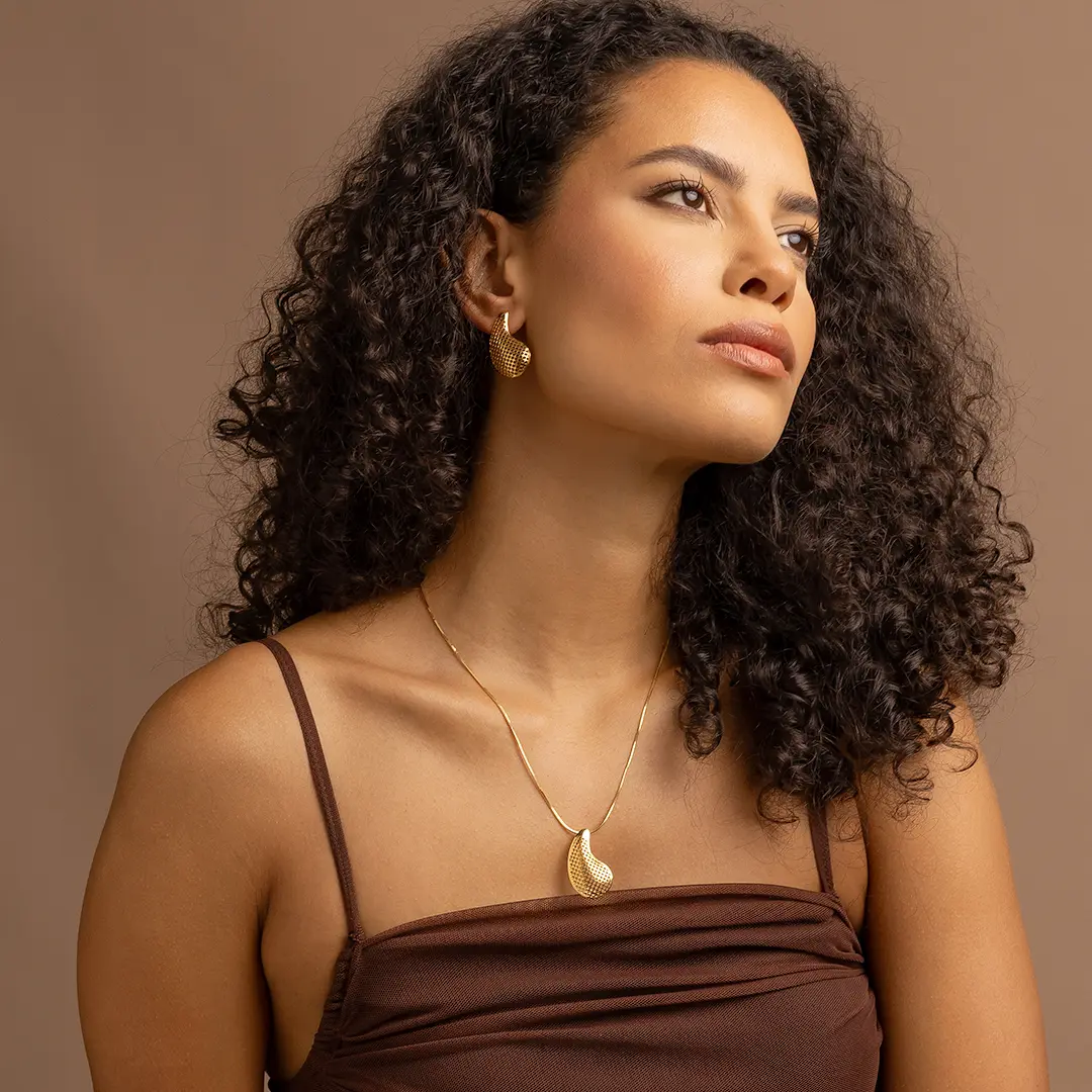 Abstract Openwork Pendant Necklace – 18K Gold Plated Modern Minimalist Jewelry