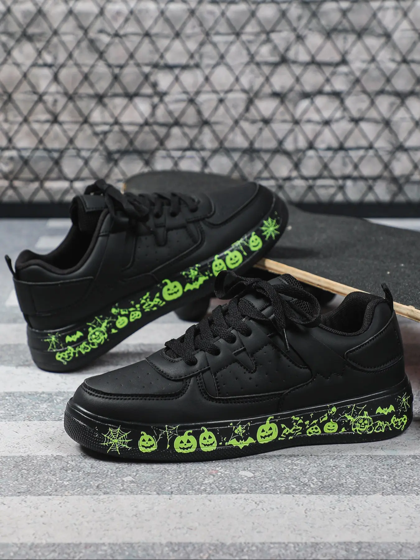 Men's Fashion Trend Splicing Trick or Treat Halloween Elements Spider, Skull, Bat, Pumpkin Skateboard Shoes, Breathable Comfort Casual Sneakers, Suitable for Halloween Christmas Gifts, Black Friday Carnival, Party, Travel, Daily Wear School Shoes