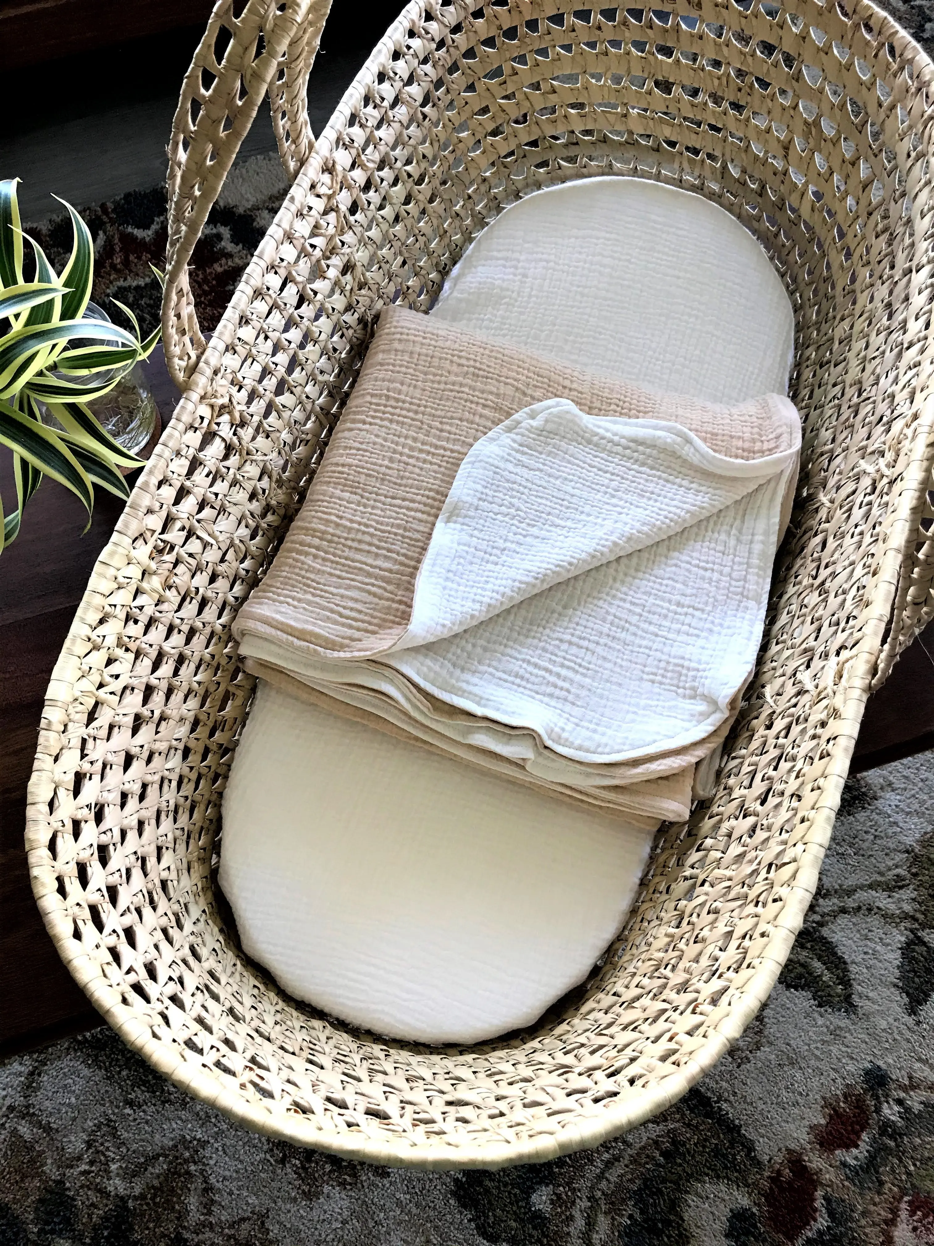 Moses Basket with Organic Cotton Double Gauze Bedding