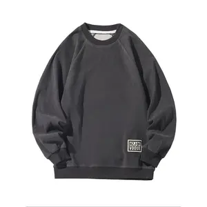 Men’s regular-fit corduroy sweatshirt with patch details, casual long-sleeve crewneck pullover for spring and fall, fashionable men’s top for everyday wear